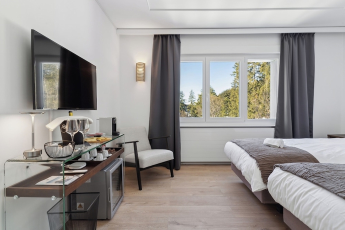 Imagen de la habitación del Hotel Crans Montana Suites. Foto 10
