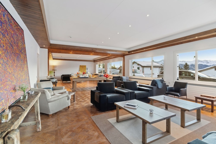 Imagen del bar/restaurante del Hotel Crans Montana Suites. Foto 2