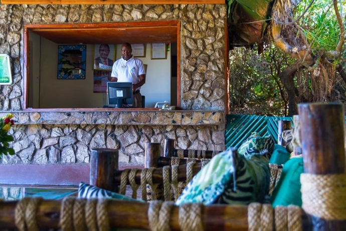 Imagen de los interiores del Hotel Crater Lake Tented Camp and Game Sanctuary. Foto 16