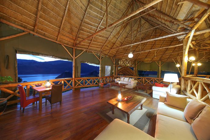 Imagen de los interiores del Hotel Crater Safari Lodge. Foto 12
