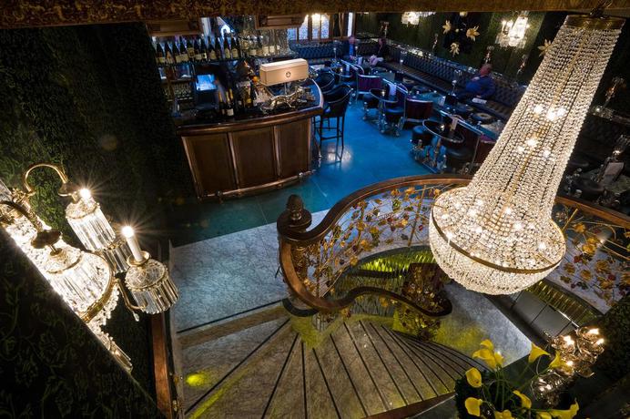 Imagen de los interiores del Hotel Crazy Bear -beaconsfield. Foto 20