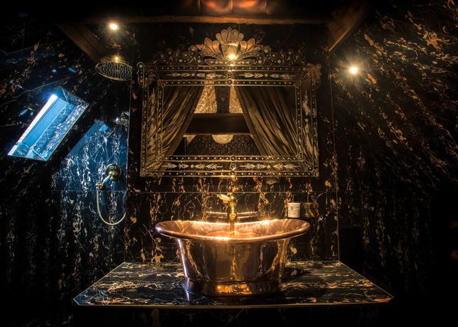 Imagen de la habitación del Hotel Crazy Bear -beaconsfield. Foto 11