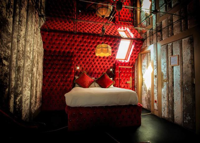 Imagen de la habitación del Hotel Crazy Bear -beaconsfield. Foto 14