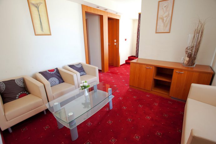 Imagen de la habitación del Hotel Creina. Foto 9