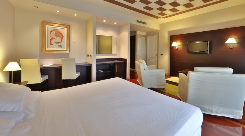 Imagen de la habitación del Hotel Cremona Palace. Foto 9