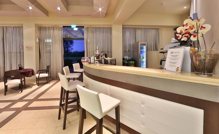 Imagen del bar/restaurante del Hotel Cremona Palace. Foto 2