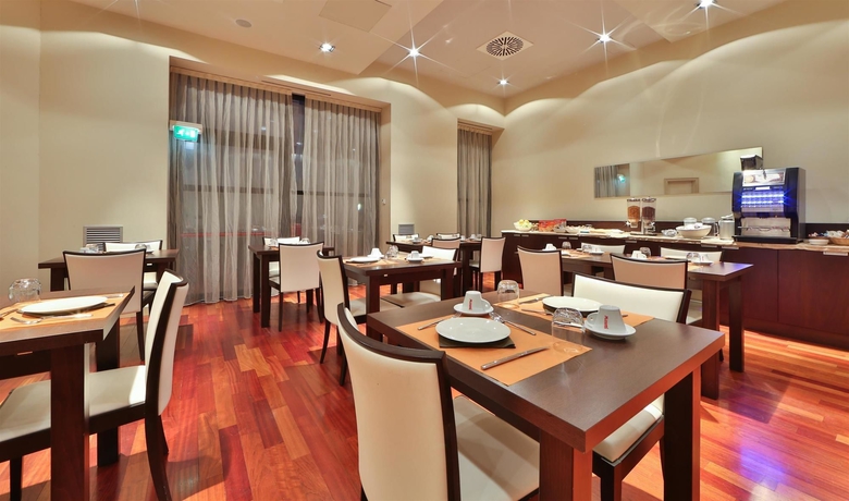 Imagen del bar/restaurante del Hotel Cremona Palace. Foto 4