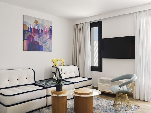 Imagen de la habitación del Hotel Cresanto Luxury Suites. Foto 12