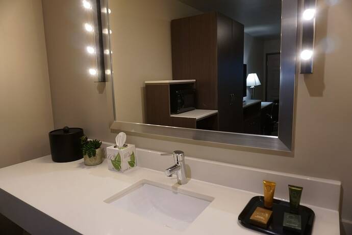 Imagen de la habitación del Hotel Crescent Bay Inn. Foto 13