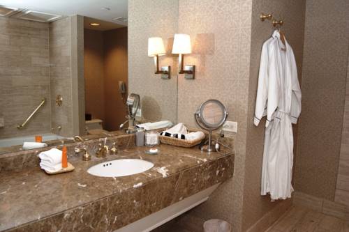 Imagen de la habitación del Hotel Crescent Court. Foto 8