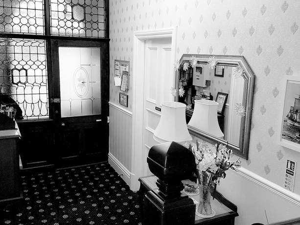 Imagen de los interiores del Hotel Crescent Lodge Guest House. Foto 12