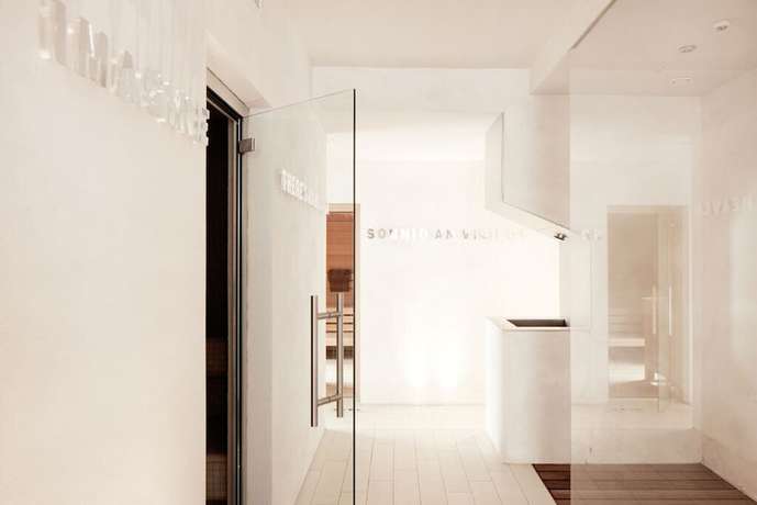 Imagen de los interiores del Hotel Crest Alpine Lodge and Spa. Foto 17