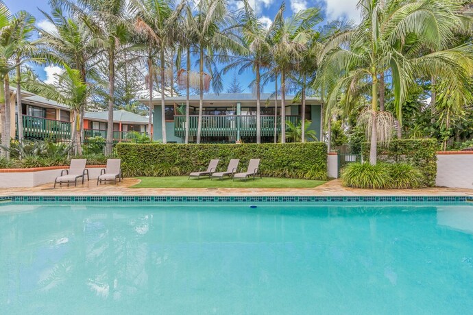 Imagen de la piscina del Hotel Crest Apartments Byron Bay. Foto 23