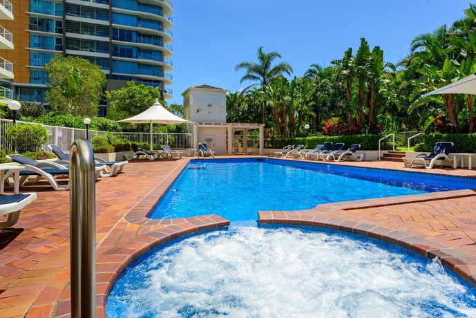 Imagen de la piscina del Hotel Crest Apartments. Foto 15