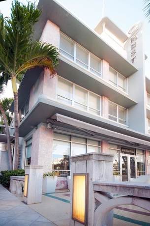 Imagen de los exteriores del Hotel Crest Suites. Foto 13