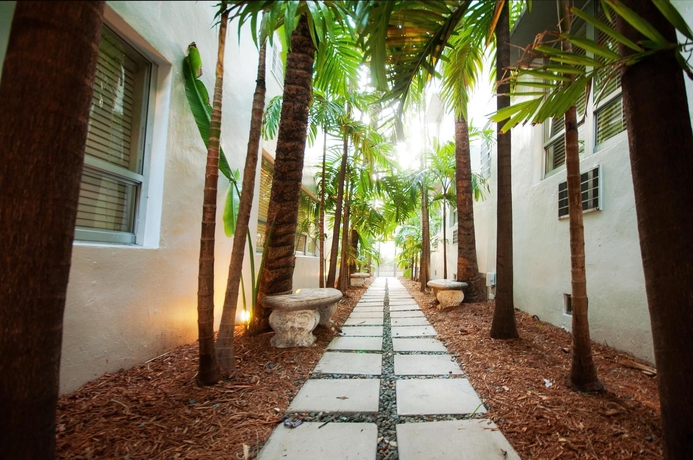 Imagen de los exteriores del Hotel Crest Suites. Foto 14