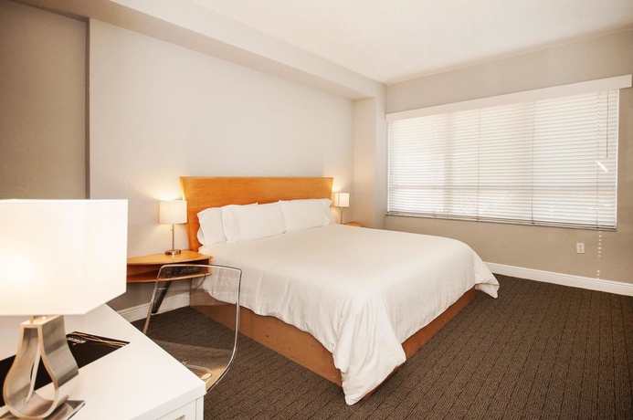 Imagen de la habitación del Hotel Crest Suites. Foto 7