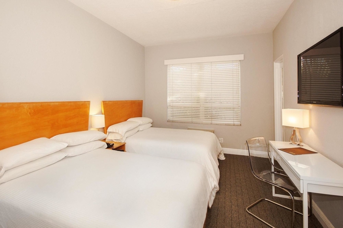 Imagen de la habitación del Hotel Crest Suites. Foto 8