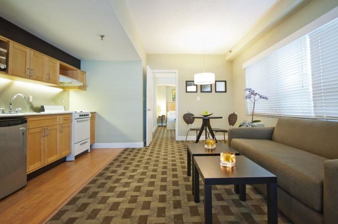 Imagen de la habitación del Hotel Crest Suites. Foto 11