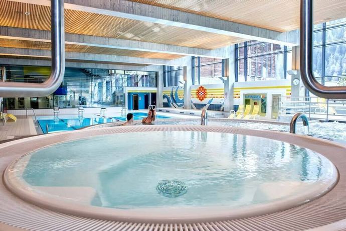 Imagen de la piscina del Hotel Cresta, Compatsch. Foto 19