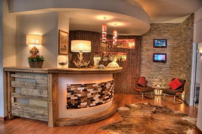 Imagen de los interiores del Hotel Cresta Et Duc. Foto 19