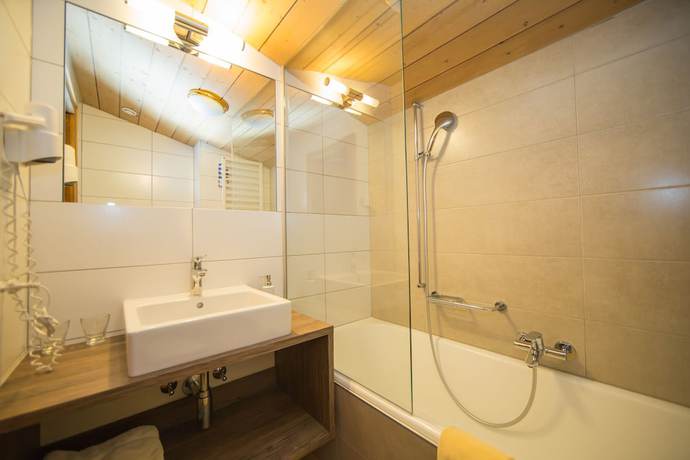 Imagen de la habitación del Hotel Cresta. Foto 13