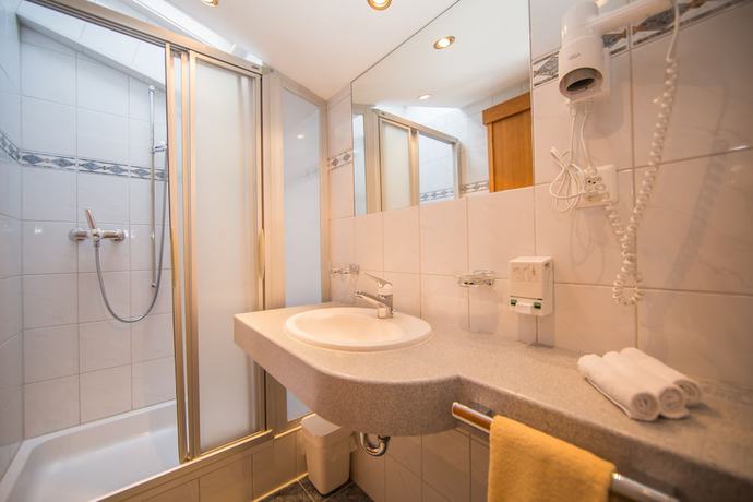 Imagen de la habitación del Hotel Cresta. Foto 15