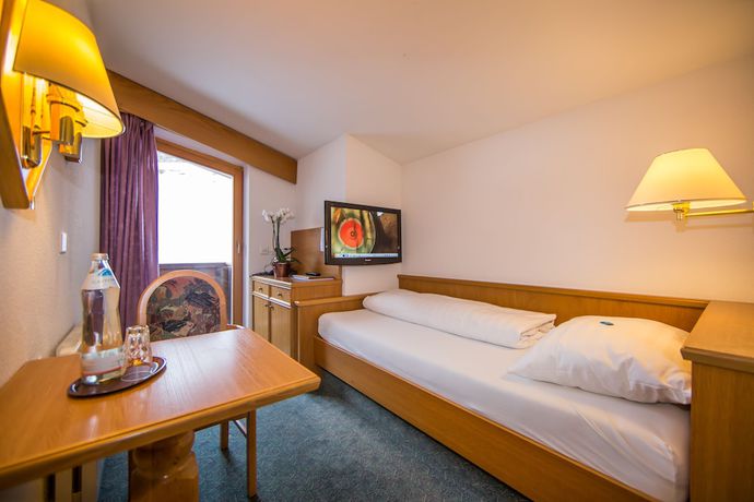 Imagen de la habitación del Hotel Cresta. Foto 16