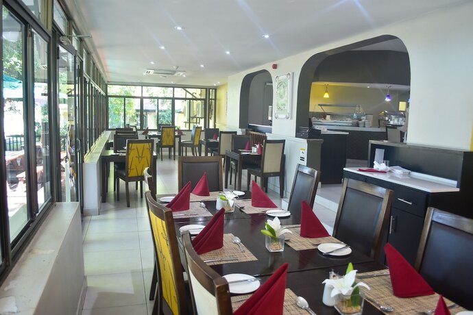 Imagen del bar/restaurante del Hotel Cresta Riley's. Foto 11