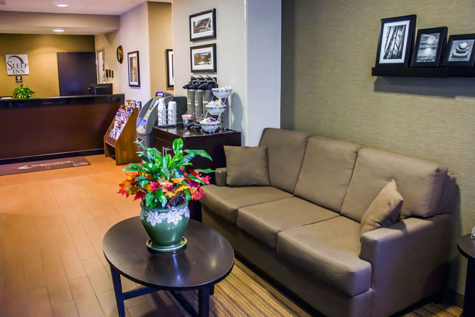 Imagen de los interiores del Hotel Cresthaven Inn. Foto 9