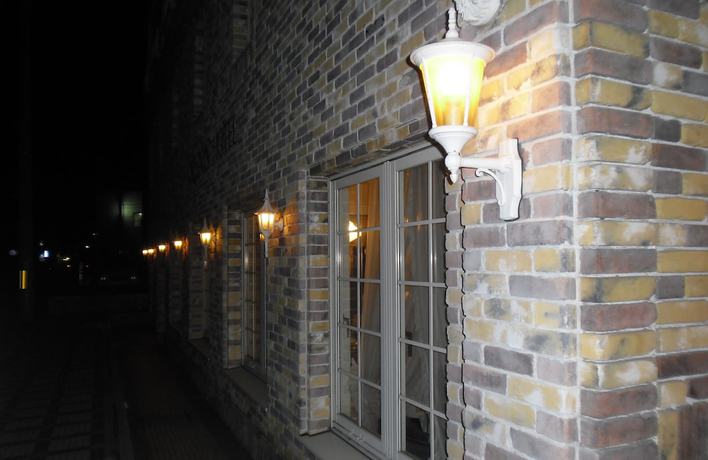 Imagen de los exteriores del Hotel Creston. Foto 17