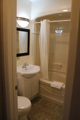 Imagen de la habitación del Hotel Crestwood Inn. Foto 17