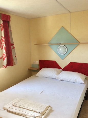 Imagen de la habitación del Hotel Creta Camping. Foto 11