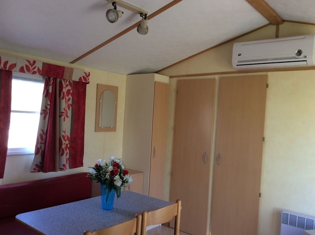 Imagen de la habitación del Hotel Creta Camping. Foto 17