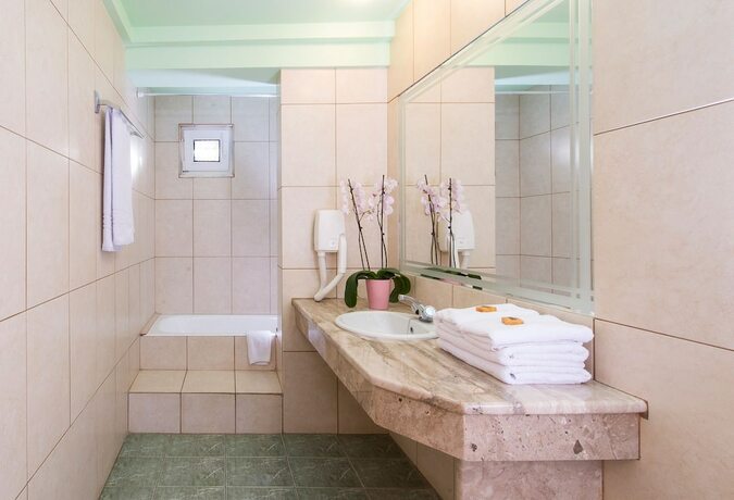 Imagen de la habitación del Hotel Creta. Foto 13