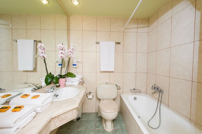 Imagen de la habitación del Hotel Creta. Foto 19