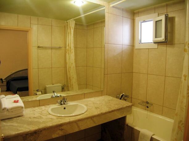 Imagen de la habitación del Hotel Creta. Foto 29