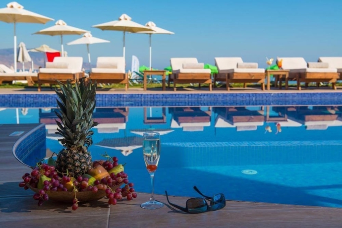 Imagen de la piscina del Hotel Cretan Beach Resort - Adults Only. Foto 19