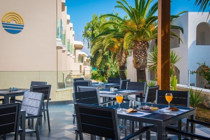 Imagen del bar/restaurante del Hotel Cretan Beach Resort - Adults Only. Foto 2