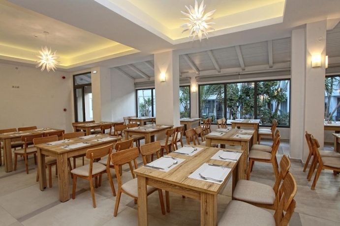 Imagen del bar/restaurante del Hotel Cretan Beach Resort - Adults Only. Foto 3