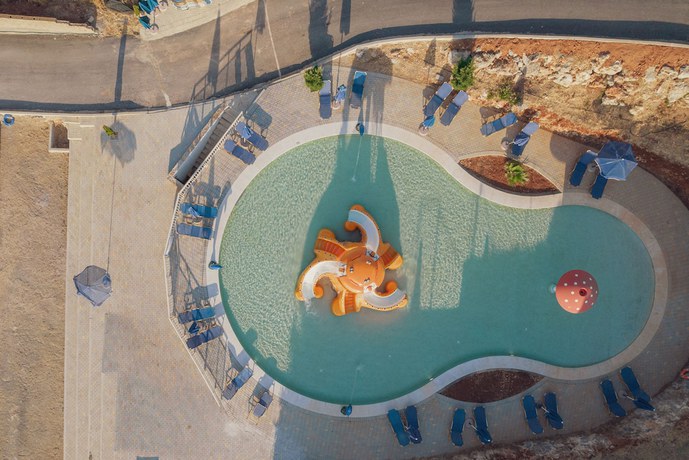 Imagen de la piscina del Hotel Cretan Seaside Boutique. Foto 12