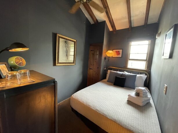 Imagen de la habitación del Hotel Crew\'s Quarters Boarding House Caters to Men. Foto 14