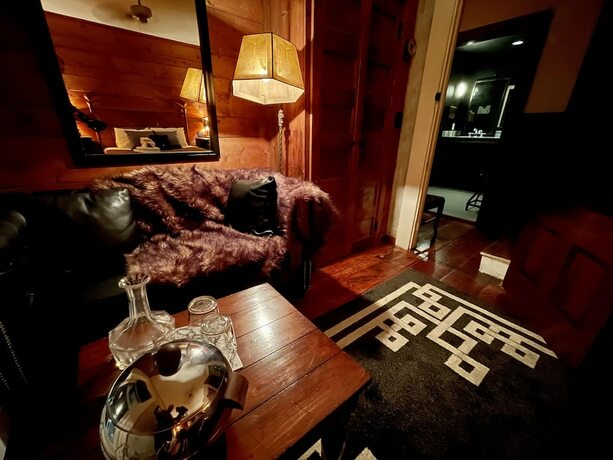Imagen general del Hotel Crew\'s Quarters Boarding House Caters to Men. Foto 4