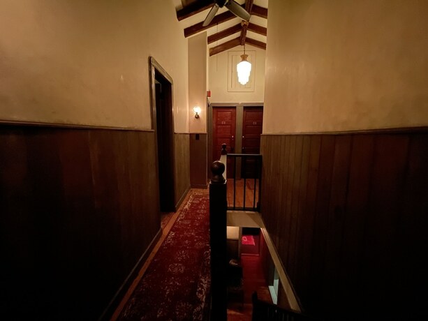 Imagen general del Hotel Crew\'s Quarters Boarding House Caters to Men. Foto 6