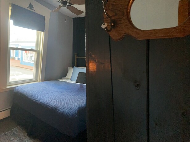 Imagen general del Hotel Crew\'s Quarters Boarding House Caters to Men. Foto 7