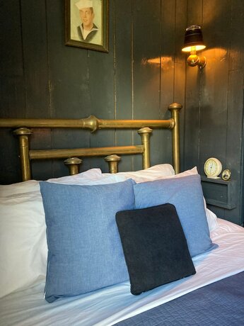Imagen general del Hotel Crew\'s Quarters Boarding House Caters to Men. Foto 9