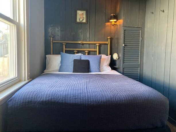 Imagen de la habitación del Hotel Crew\'s Quarters Boarding House Caters to Men. Foto 17