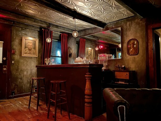 Imagen general del Hotel Crew\'s Quarters Boarding House Caters to Men. Foto 10