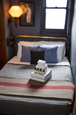 Imagen de la habitación del Hotel Crew\'s Quarters Boarding House Caters to Men. Foto 19