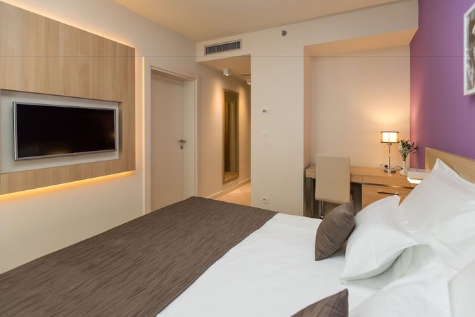 Imagen de la habitación del Hotel Crikvenica. Foto 12